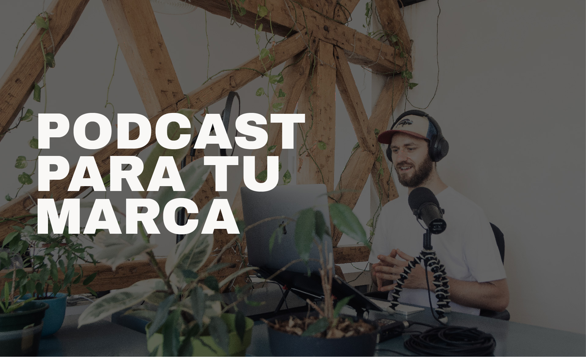 La Importancia de Crear un Podcast para Tu Marca: Beneficios y el Rol de un Profesional